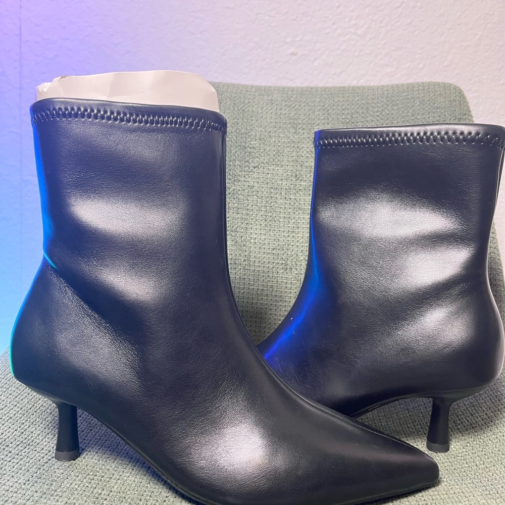 Elegant Black Ankle Boots